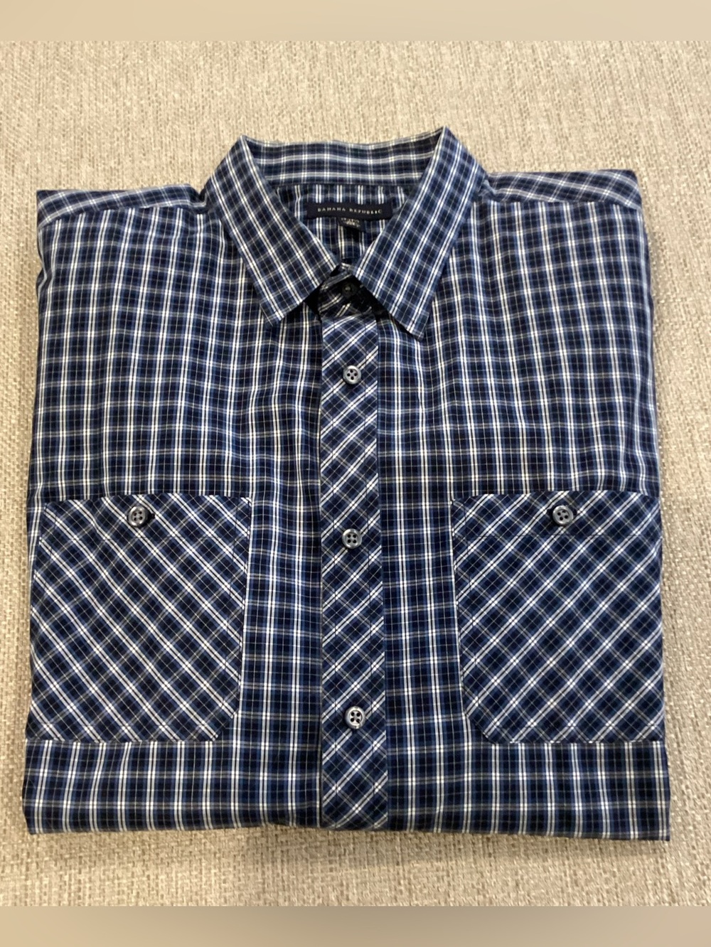Banana Republic Men's Blue and White Plaid Short Sleeve Button-Down Shirt XL